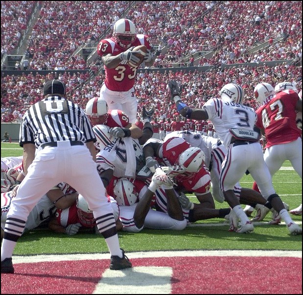 Cards roll over FAU, 61-10