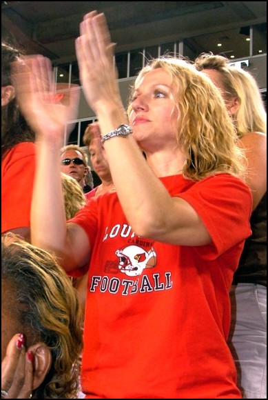 Fans travel to Tampa to support football team